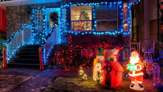 Weihnachten als Marke: weihnachtlich geschmücktes Haus